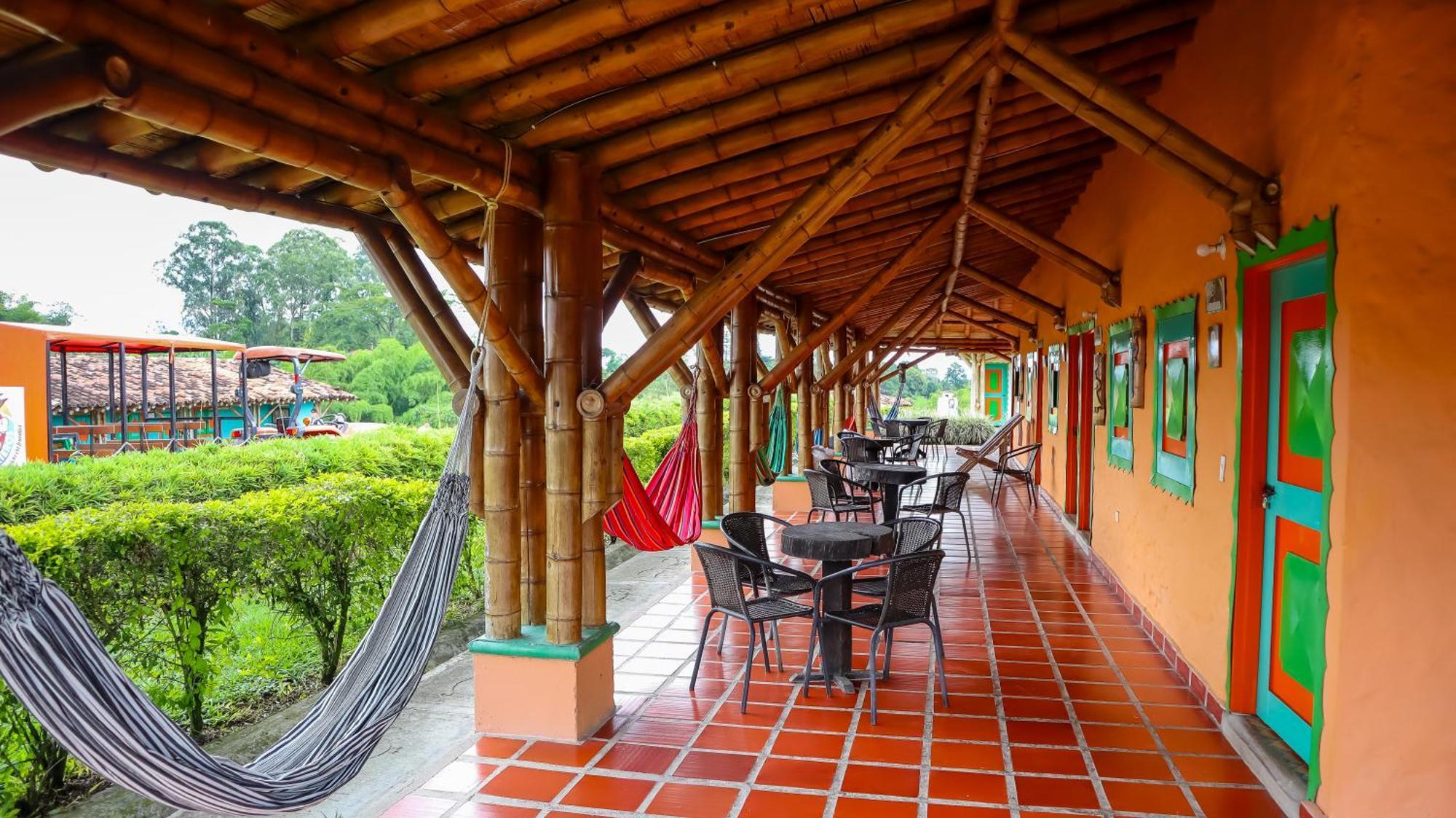 Hotel Parque De Los Arrieros Монтенегро Екстериор снимка
