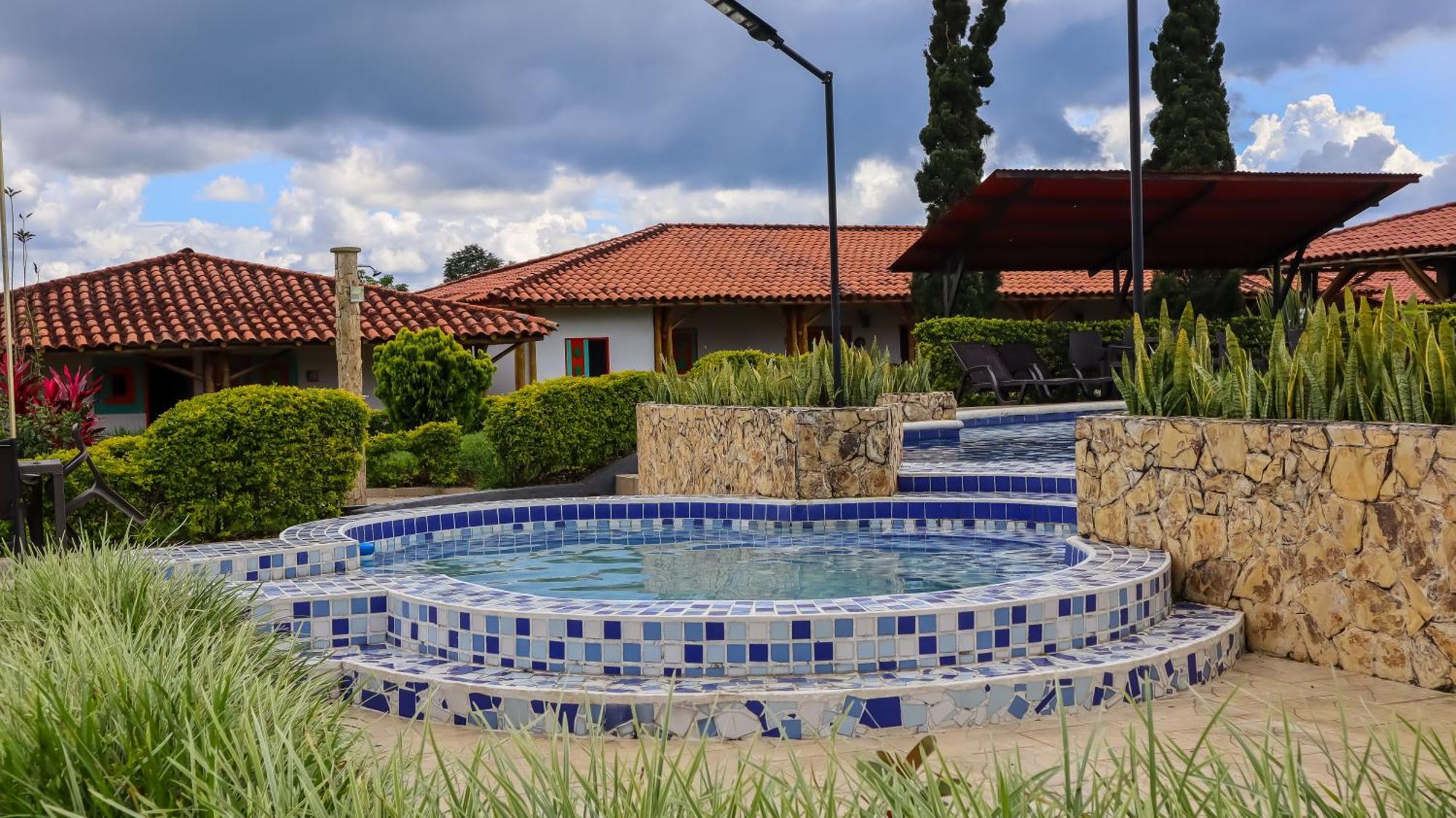Hotel Parque De Los Arrieros Монтенегро Екстериор снимка