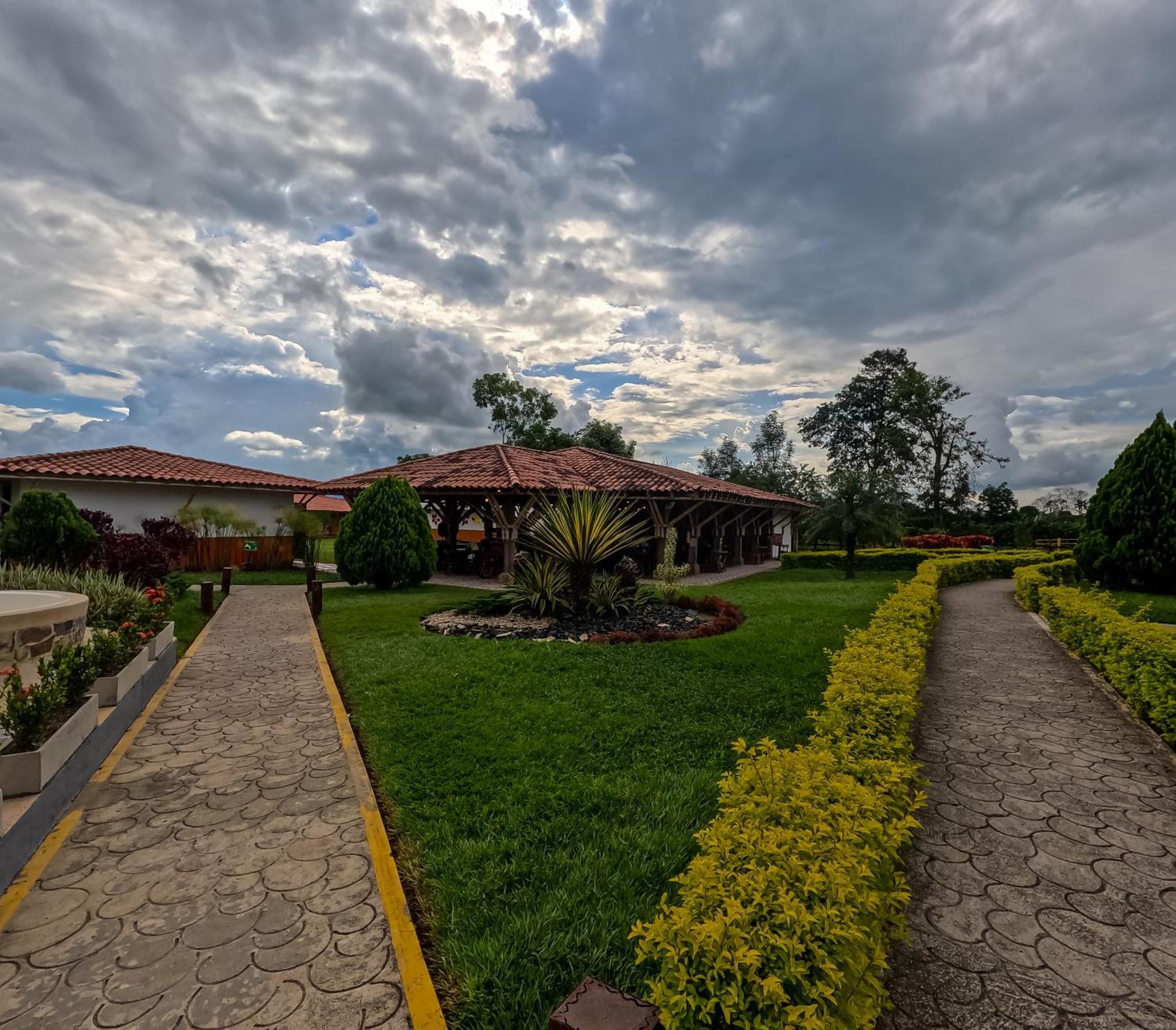 Hotel Parque De Los Arrieros Монтенегро Екстериор снимка