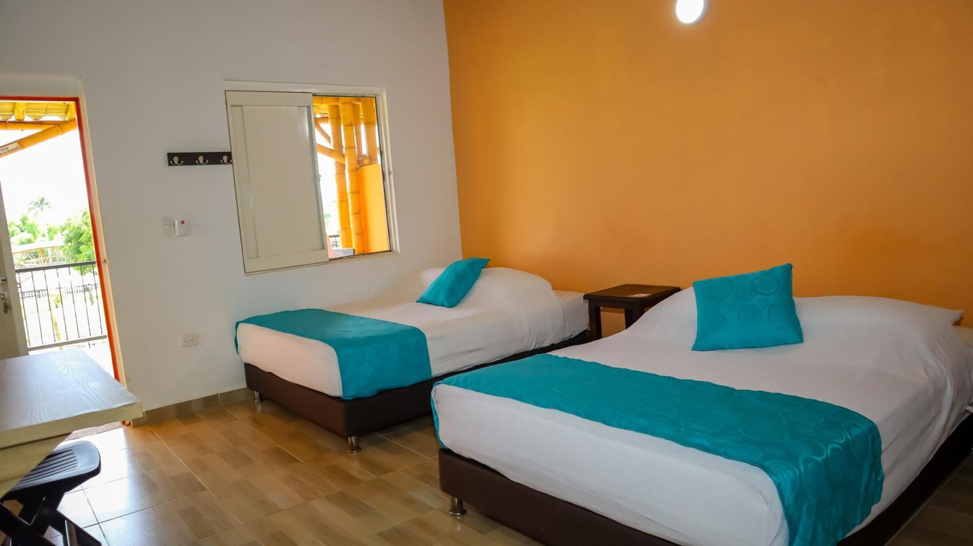 Hotel Parque De Los Arrieros Монтенегро Екстериор снимка