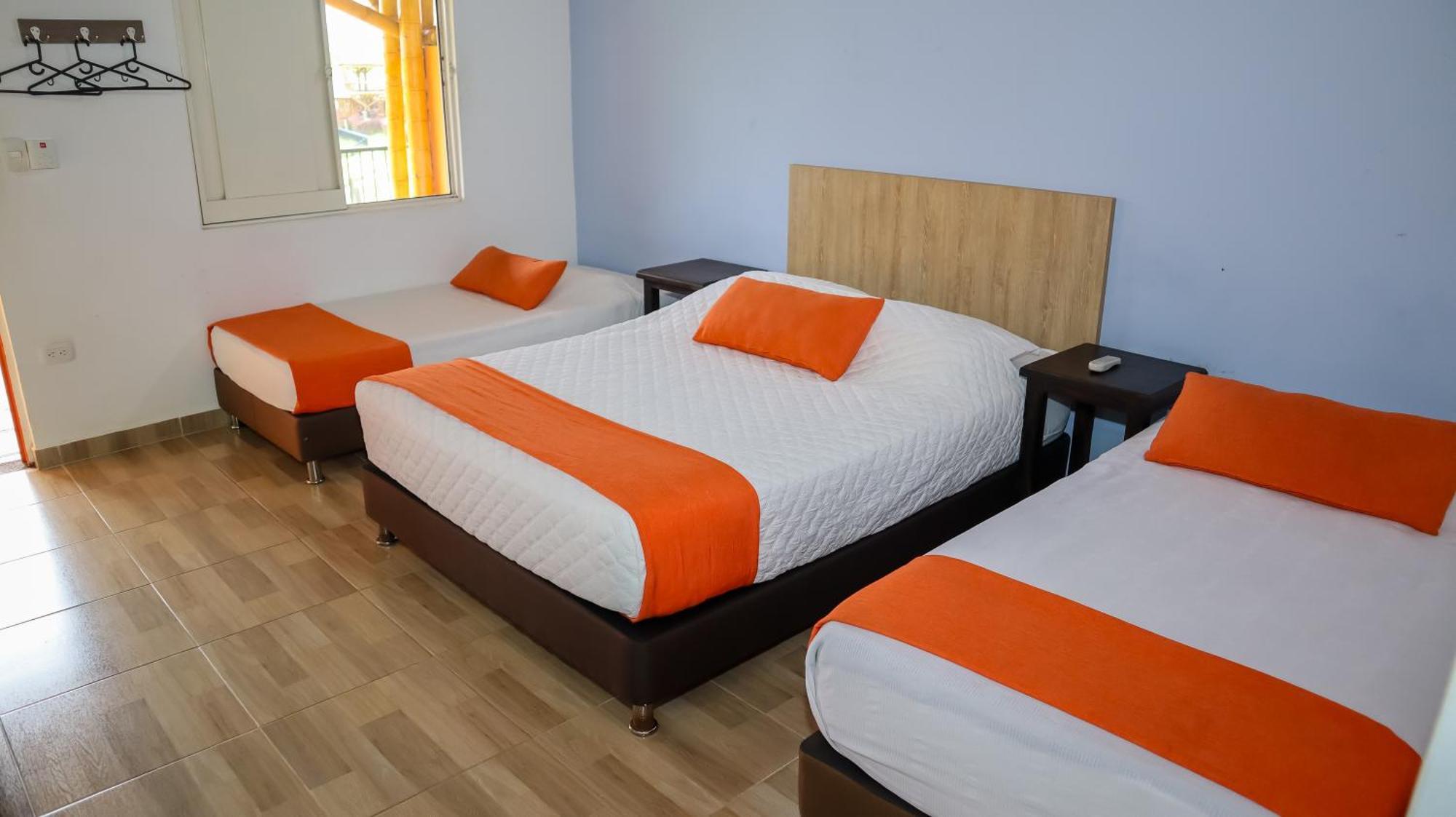 Hotel Parque De Los Arrieros Монтенегро Екстериор снимка