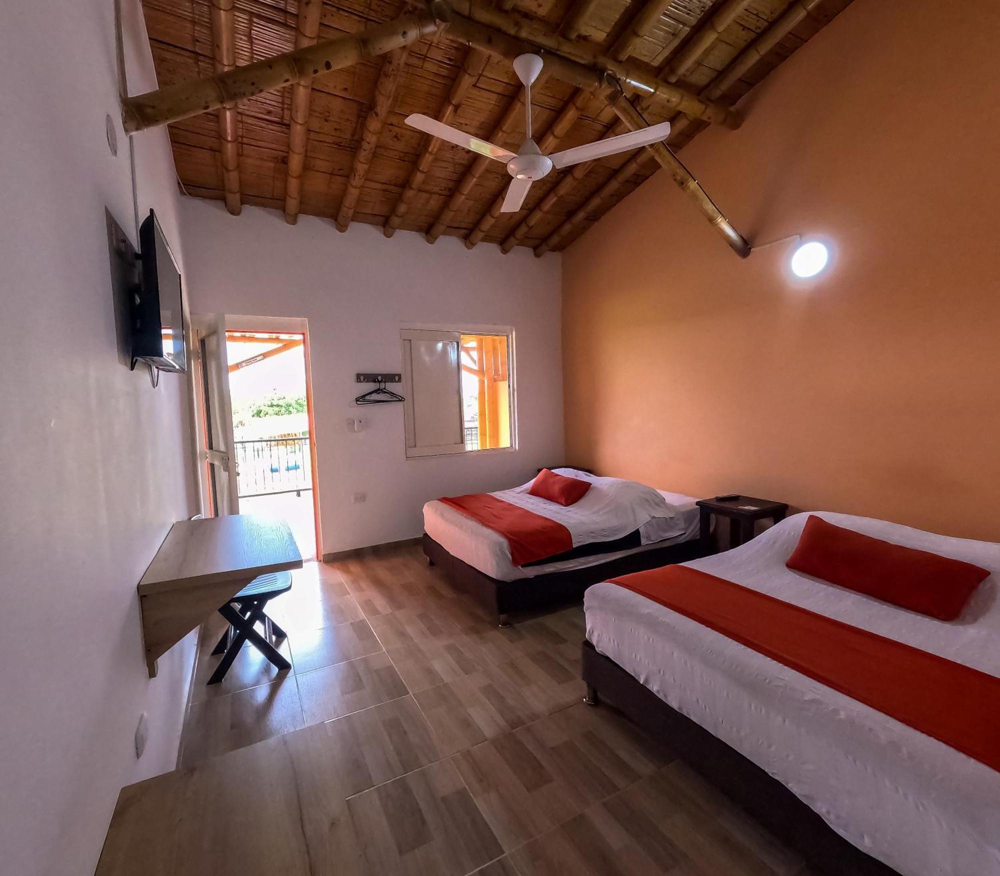 Hotel Parque De Los Arrieros Монтенегро Екстериор снимка